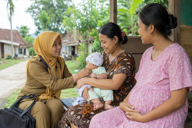 Bidan Desa yang Menjadi Penolong Banyak Ibu